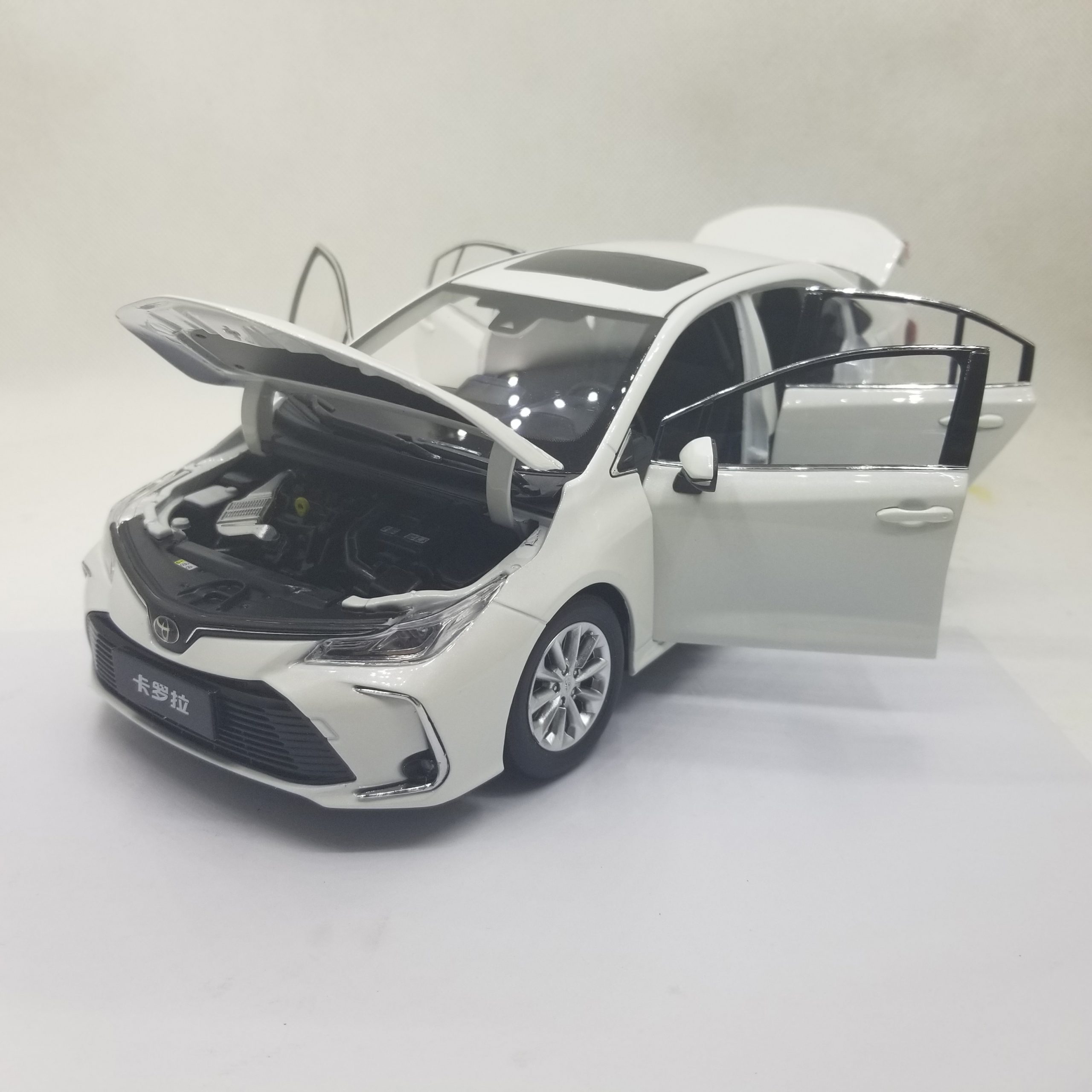 1:18 Diecast Model for Toyota Corolla 2019 White Sedan Alloy Toy Car Miniature Collection Gifts Hot Selling Altis 1:18 Diecast Model for Toyota Corolla 2019 White Sedan Alloy Toy Car Miniature Collection Gifts Hot Selling Altis