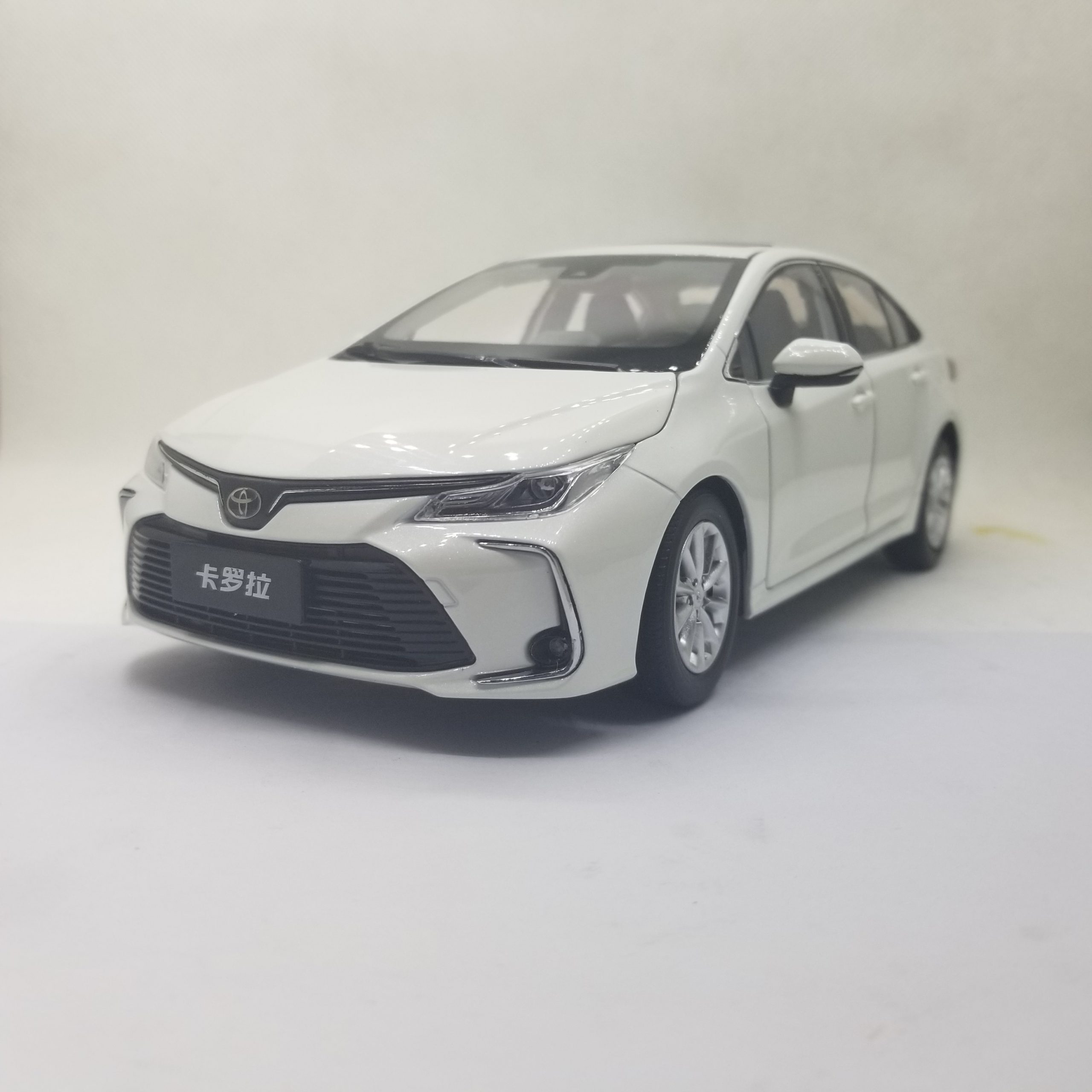 1:18 Diecast Model for Toyota Corolla 2019 White Sedan Alloy Toy Car Miniature Collection Gifts Hot Selling Altis 1:18 Diecast Model for Toyota Corolla 2019 White Sedan Alloy Toy Car Miniature Collection Gifts Hot Selling Altis