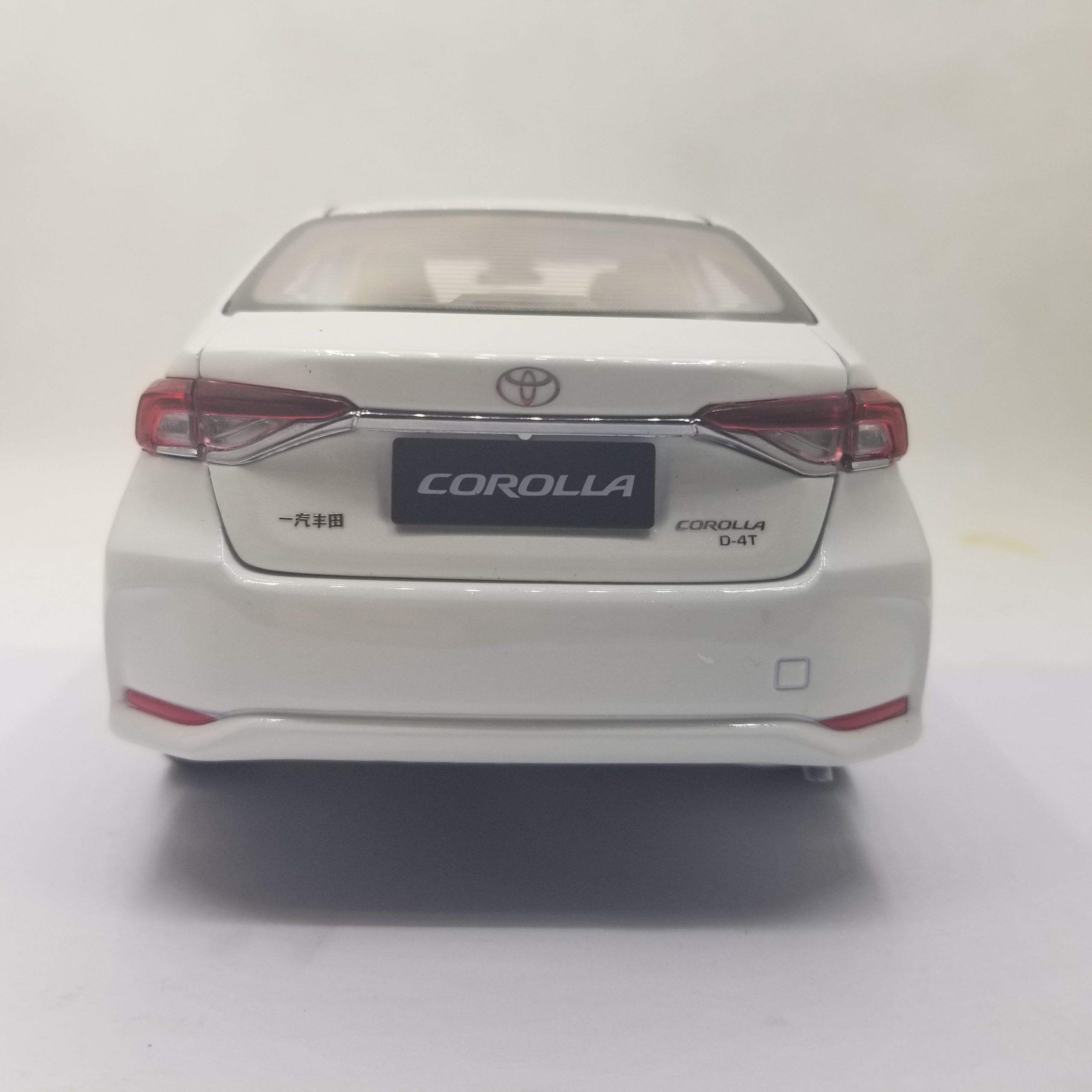 1:18 Diecast Model for Toyota Corolla 2019 White Sedan Alloy Toy Car Miniature Collection Gifts Hot Selling Altis 1:18 Diecast Model for Toyota Corolla 2019 White Sedan Alloy Toy Car Miniature Collection Gifts Hot Selling Altis