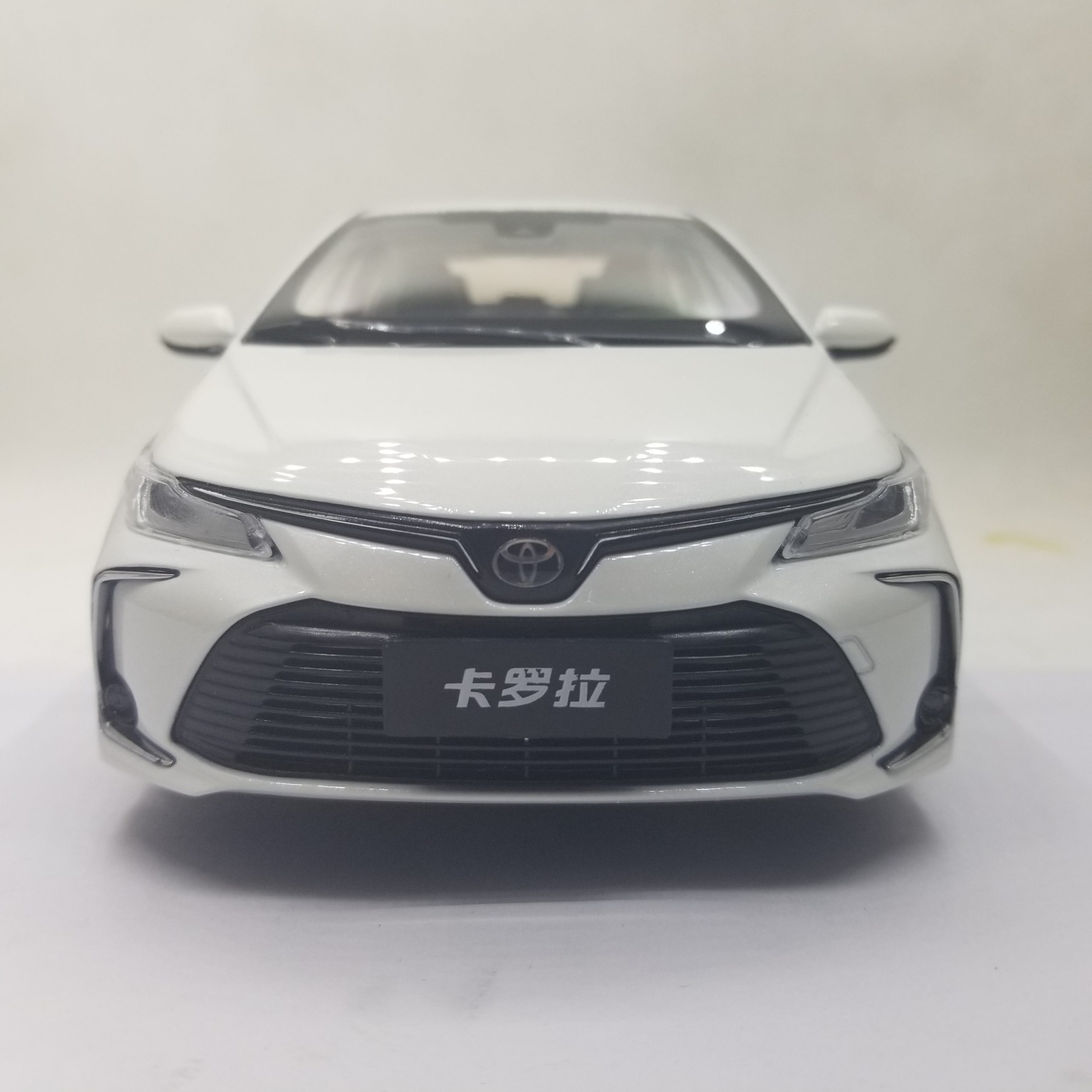 1:18 Diecast Model for Toyota Corolla 2019 White Sedan Alloy Toy Car Miniature Collection Gifts Hot Selling Altis 1:18 Diecast Model for Toyota Corolla 2019 White Sedan Alloy Toy Car Miniature Collection Gifts Hot Selling Altis